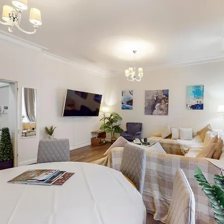 דירה Park Lane Apartments/shaw House לונדון