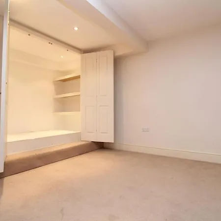 Apartment Stunning 2 Bed Flat In Fulham London