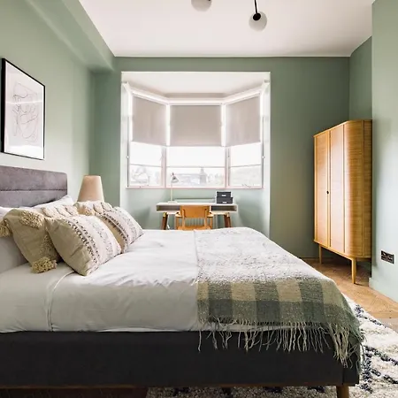 The West End Penthouse - 4bdr With Views London