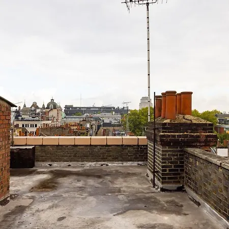 The West End Penthouse - 4bdr With Views