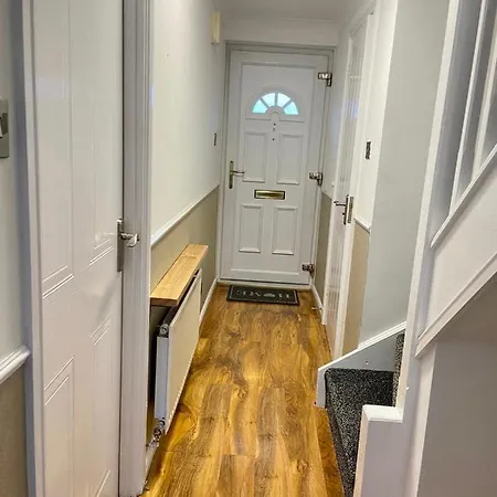 Stunning 3 Bedroom Family House In London, Private Parking And Garden, With Great Transport Links To London, The Excel Centre, Canary Wharf, The O2! Holiday home