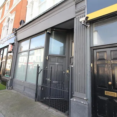 Stunning 2 Bed Flat In Fulham Apartment *