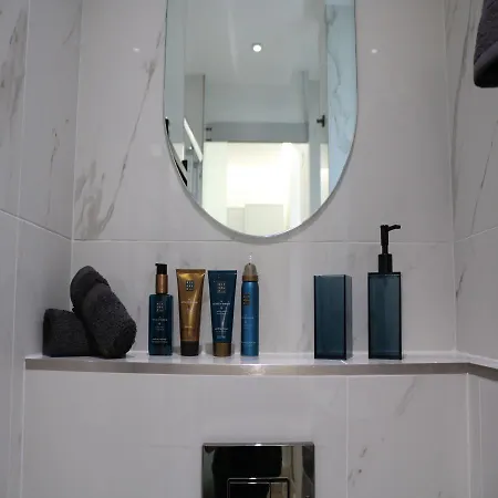 Phaedrus Living: Center Luxury Flat Clarewood Apartment London