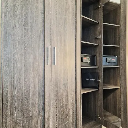 Astor Court Hotel 3*