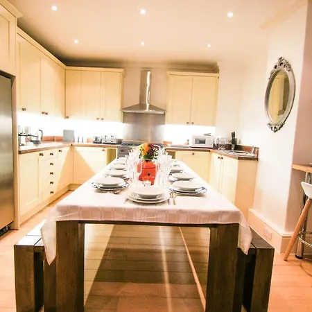 Piccadilly Circus Suites * London