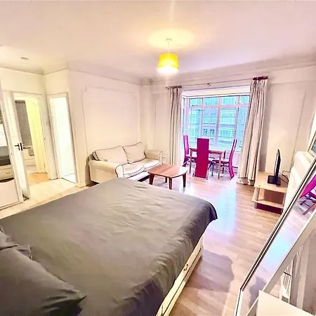 King-sized Studio, 6th Floor + Lift, Regent's Park * London