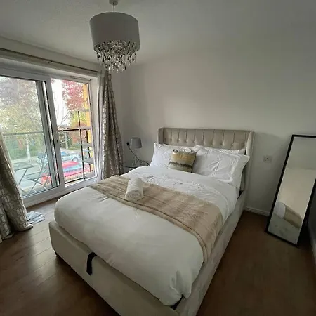 Lovely 2-bed Flat Along The River Thames London