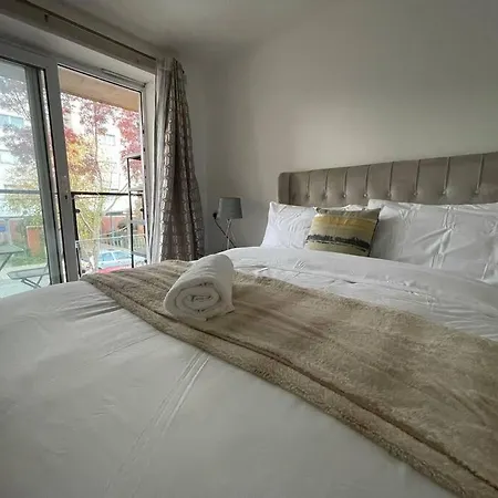 Lovely 2-bed Flat Along The River Thames * London