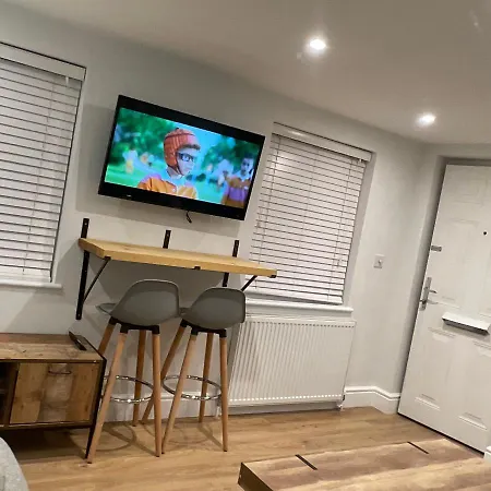 Apartment 1 Bed From London