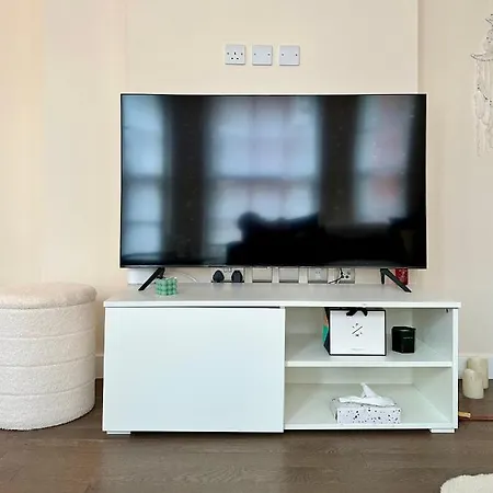 1 Spacious Luxury Bedroom Flat On Oxford St, Next To Selfridges Apartment London
