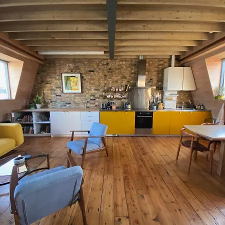 Bright & Beautiful Loft 10mins To Shoreditch *