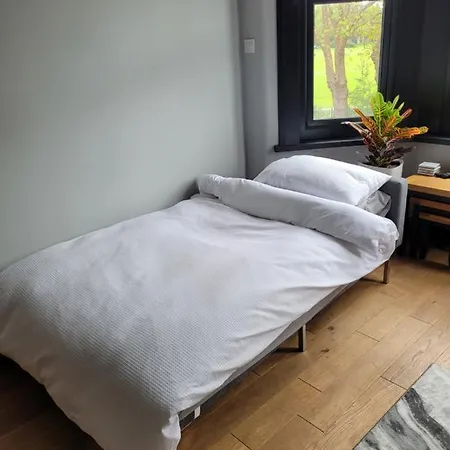 Arsenal And Tottenham Double Bedroom ロンドン