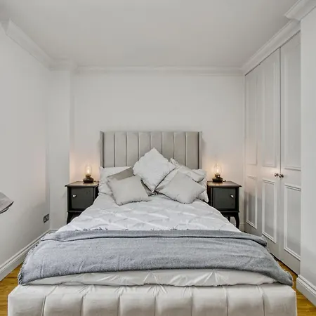 2-bed 2-bathroom Mayfair - Maddox St Apartment London