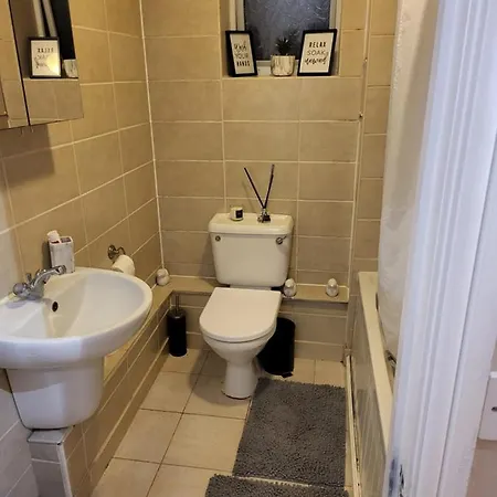 Lovely 2-bedroom With Free Wifi * London