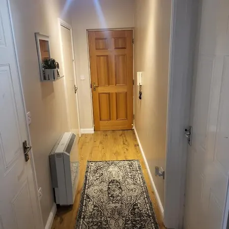 Lovely 2-bedroom With Free Wifi Apartment London
