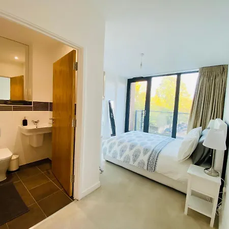 Spacious Two Bedroom In Balham Apartment