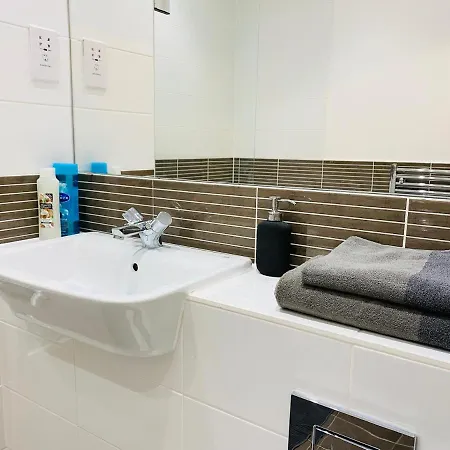 Apartment Spacious Two Bedroom In Balham