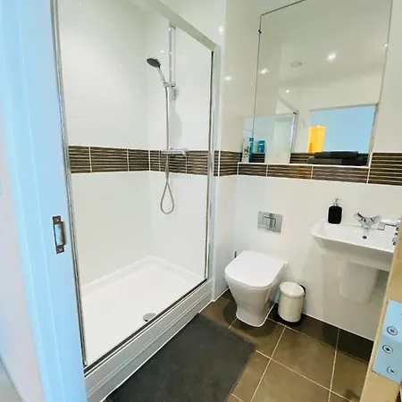 Spacious Two Bedroom In Balham Apartment