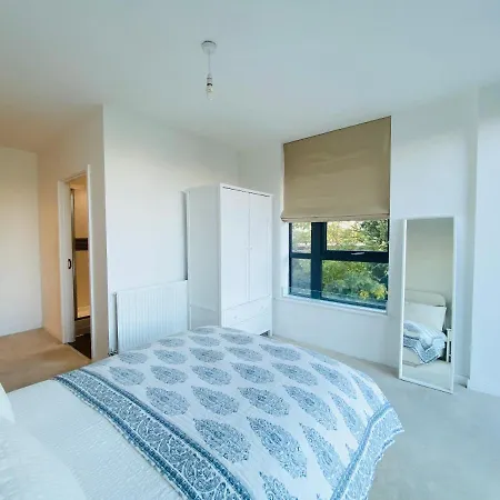 Apartment Spacious Two Bedroom In Balham London