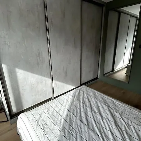 Apartment Newly Renovated Modern 2 Bedroom Flat In West