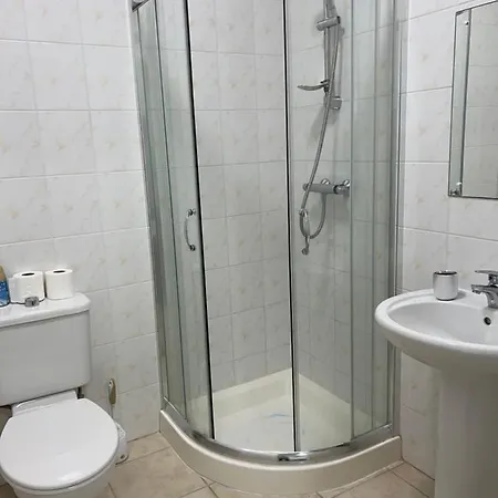 Hotel Mj - Entire Serviced For 6 Guests - Next To Tube Station Skyline View - 3*