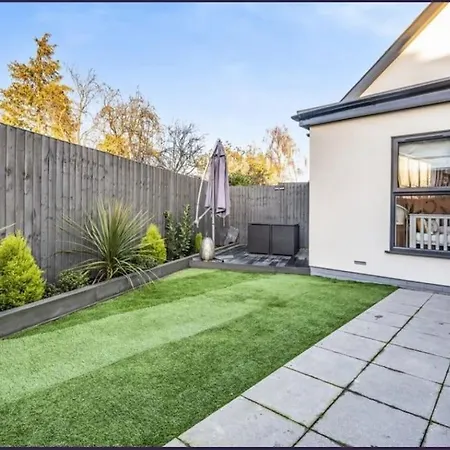 2 - Bedroom Bungalow - Free Gated Parking