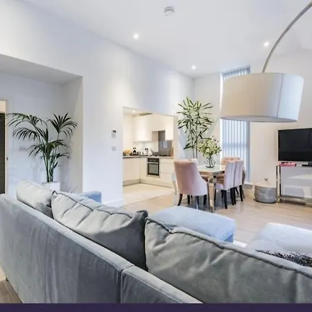 2 - Bedroom Bungalow - Free Gated Parking