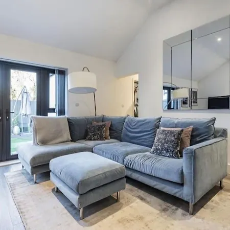 2 - Bedroom Bungalow - Free Gated Parking Sidcup