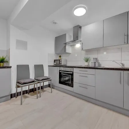 Guest house Heathrow Stays - Fawns Manor Hillingdon