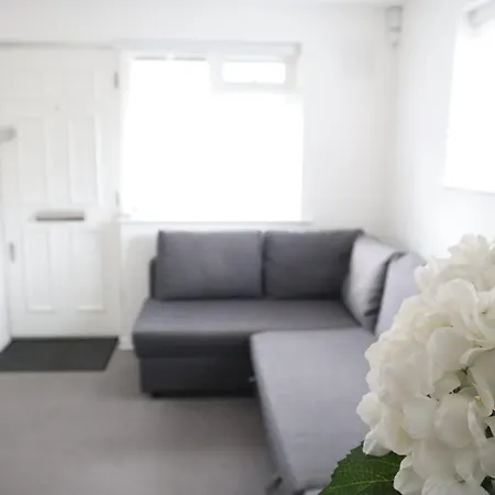 Twelve Thirty Serviced - Balham * London