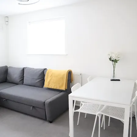 Twelve Thirty Serviced - Balham Apartment