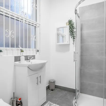 Holiday home Luxury 3 Bed 3 Bath Wembley Townhouse