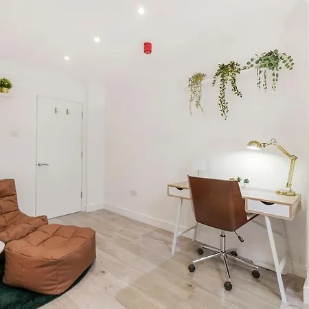 Modern 2 Bedroom In The Heart Of Apartament *