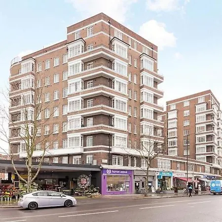 King-sized Studio, 6th Floor + Lift, Regent's Park Apartment