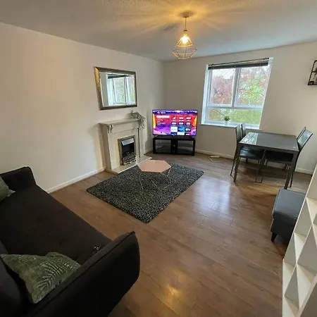 Lovely 2-bed Flat Along The River Thames Apartment London