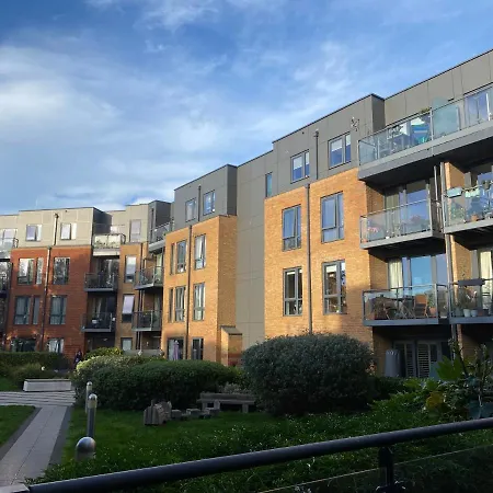 Apartment Spacious Two Bedroom In Balham *