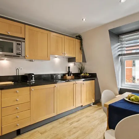 2-bed 2-bathroom Mayfair - Maddox St London