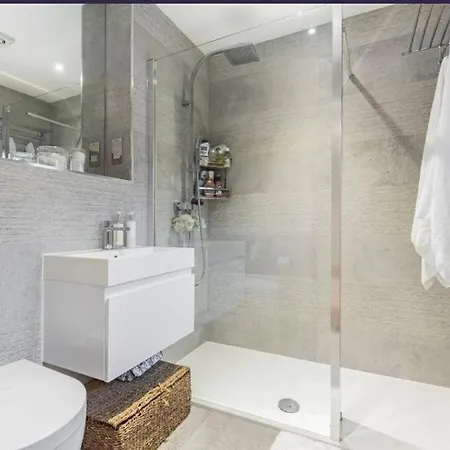 Holiday home 2 - Bedroom Bungalow - Free Gated Parking