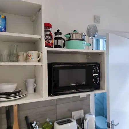 Stunning In North - Victoria Line Apartment