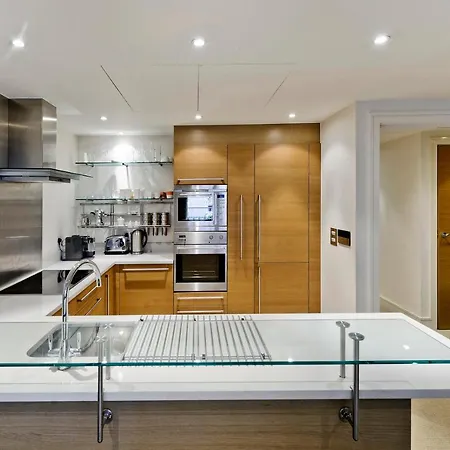 Veeve - Chelsea Bridge Wharf Apartment *