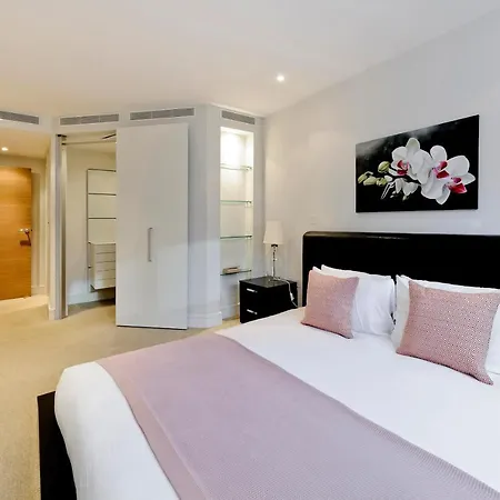 Veeve - Chelsea Bridge Wharf Apartment *