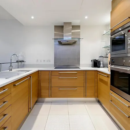 Veeve - Chelsea Bridge Wharf Apartment *
