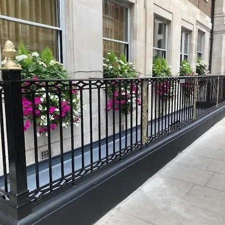Hotel Astor Court 3*