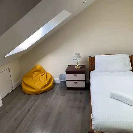 Appartement 5 Bedroom House By Monishortlets