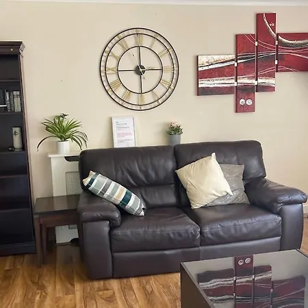 5 Bedroom House By Monishortlets Apartment *