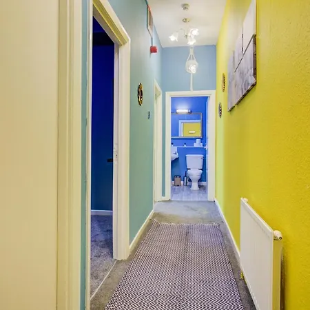 Inviting 2-bed Budget In *