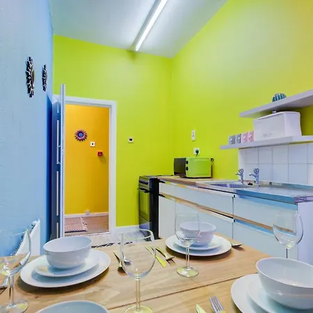 Inviting 2-bed Budget In * London