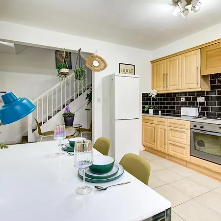 Gorgeous 4 Bedrooms, 5-baths House In Near Edgware Road, Oxford Street, Hyde Park *
