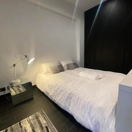 Beautiful Modern Studio In High Street Kensington