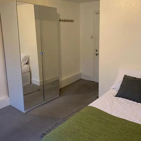Balham, South Spacious 3